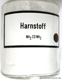 Harnstoff ist eine weiße, geruchlose Substanz.